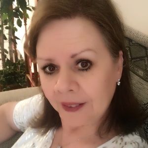 Meet your Posher, Debbie